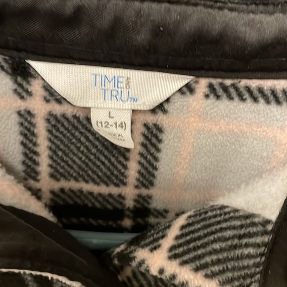 Time and True Soft Button Up Flannel Shirt 👚 Size Large. Black, Gray And Pink. - Picture 2 of 7